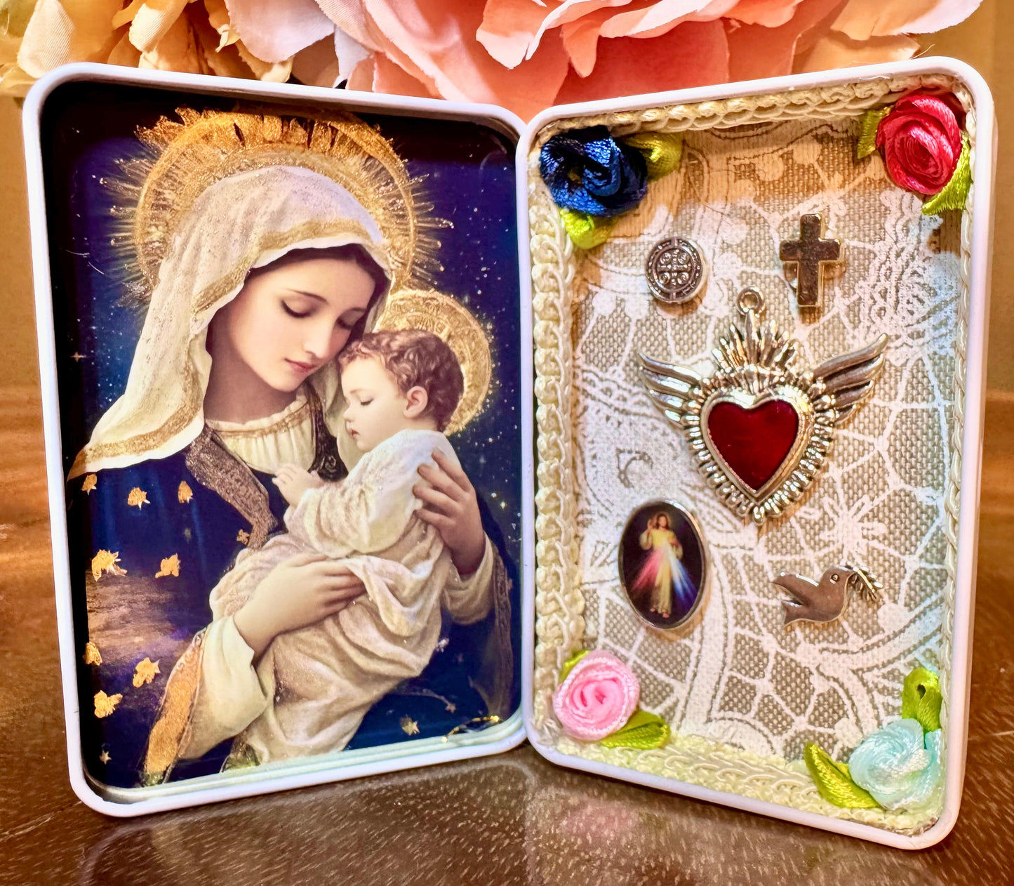 Portable Unique Design Shrine Mary, and Heart Wings