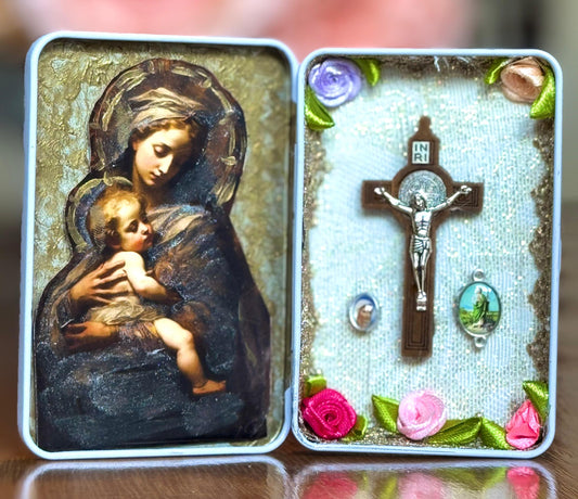 Portable Unique Design Shrine Mary Jesus flower